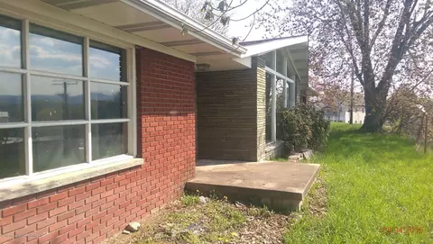 859 S Main St, Old Forge, PA 18518 photo 2