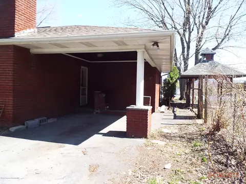 859 S Main St, Old Forge, PA 18518 photo 4