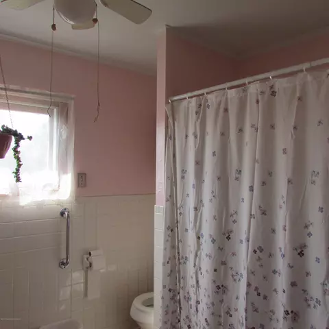 952 E Drinker St, Dunmore, PA 18512 photo 9