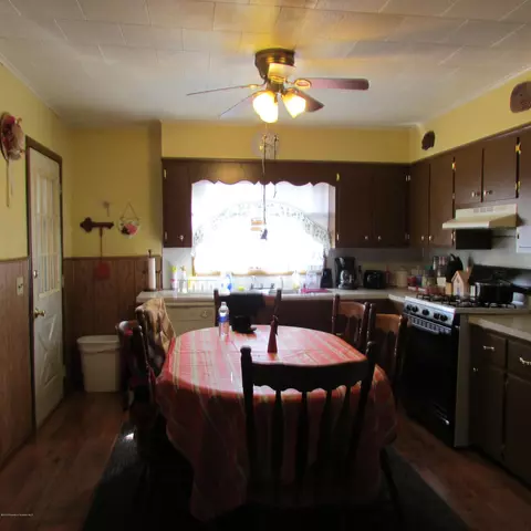 952 E Drinker St, Dunmore, PA 18512 photo 7