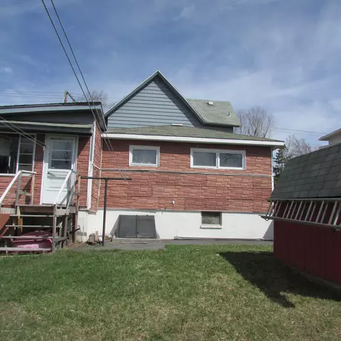 952 E Drinker St, Dunmore, PA 18512 photo 3
