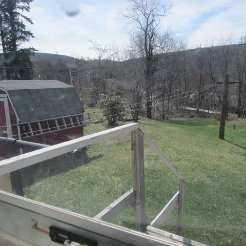 952 E Drinker St, Dunmore, PA 18512 photo 20
