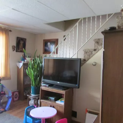 952 E Drinker St, Dunmore, PA 18512 photo 8