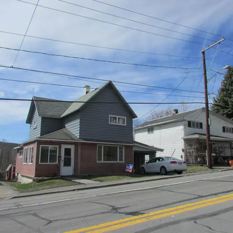 952 E Drinker St, Dunmore, PA 18512 photo 1