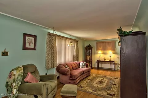 342 Sussex St, Old Forge, PA 18518 photo 7