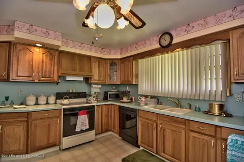 342 Sussex St, Old Forge, PA 18518 photo 9