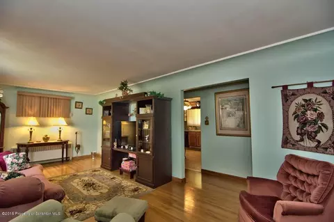 342 Sussex St, Old Forge, PA 18518 photo 6