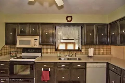 110 Apache Dr, Old Forge, PA 18518 photo 27