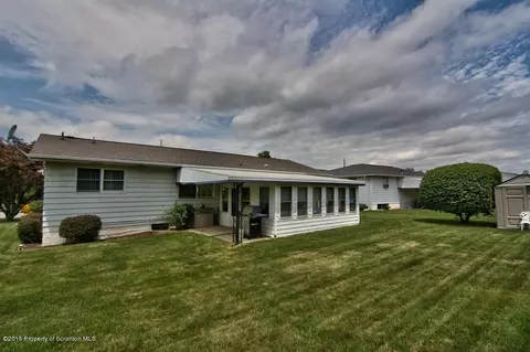 110 Apache Dr, Old Forge, PA 18518 photo 6