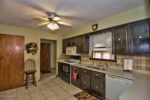 110 Apache Dr, Old Forge, PA 18518 photo 26