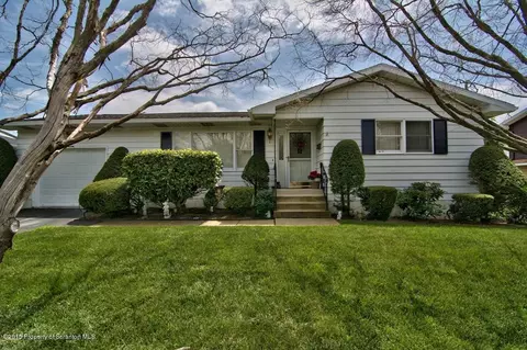 110 Apache Dr, Old Forge, PA 18518 photo 3