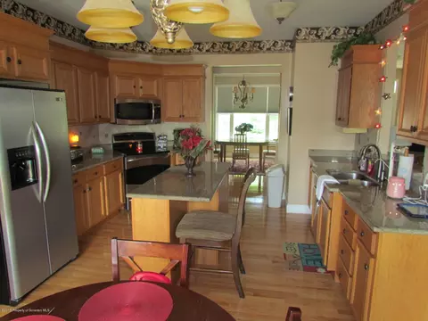 121 Ryan Dr, Moosic, PA 18507 photo 6