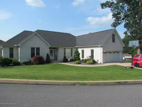 121 Ryan Dr, Moosic, PA 18507 photo 1