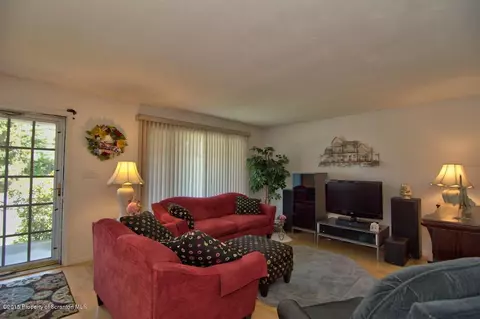 100 Stonecrest Dr, Moosic, PA 18507 photo 3