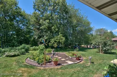 100 Stonecrest Dr, Moosic, PA 18507 photo 32