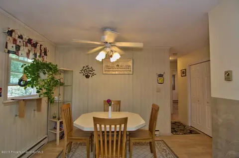 100 Stonecrest Dr, Moosic, PA 18507 photo 8