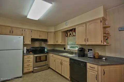 100 Stonecrest Dr, Moosic, PA 18507 photo 10