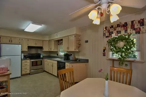100 Stonecrest Dr, Moosic, PA 18507 photo 11