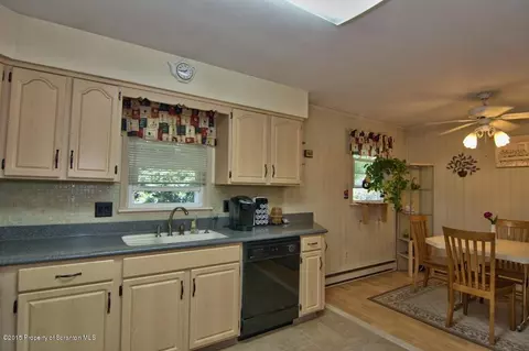 100 Stonecrest Dr, Moosic, PA 18507 photo 12