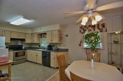 100 Stonecrest Dr, Moosic, PA 18507 photo 6