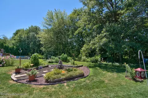 100 Stonecrest Dr, Moosic, PA 18507 photo 33