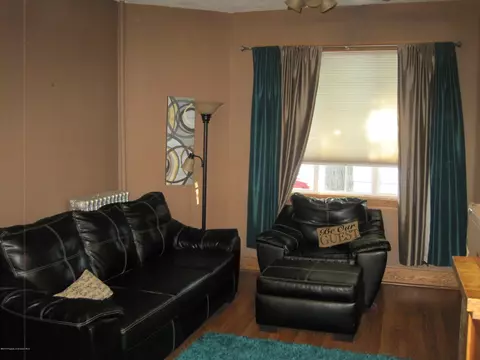 103 Cherry St, Dunmore, PA 18512 photo 4