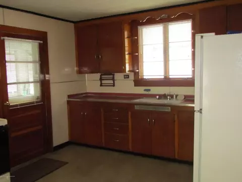 707 E Grant St, Olyphant, PA 18447 photo 3