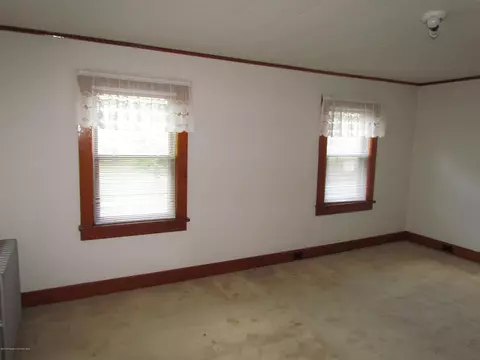 707 E Grant St, Olyphant, PA 18447 photo 17