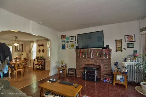 632 Hickory St, Scranton, PA 18505 photo 4