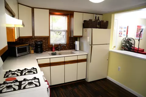 604 E Scott St, Olyphant, PA 18447 photo 4