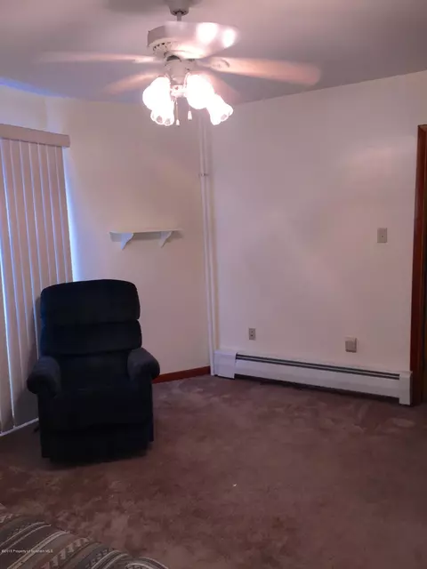 834 E Scott St, Olyphant, PA 18447 photo 10