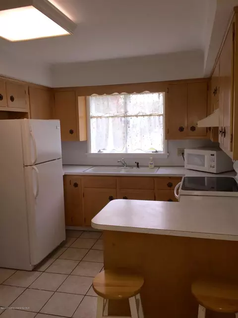 834 E Scott St, Olyphant, PA 18447 photo 2