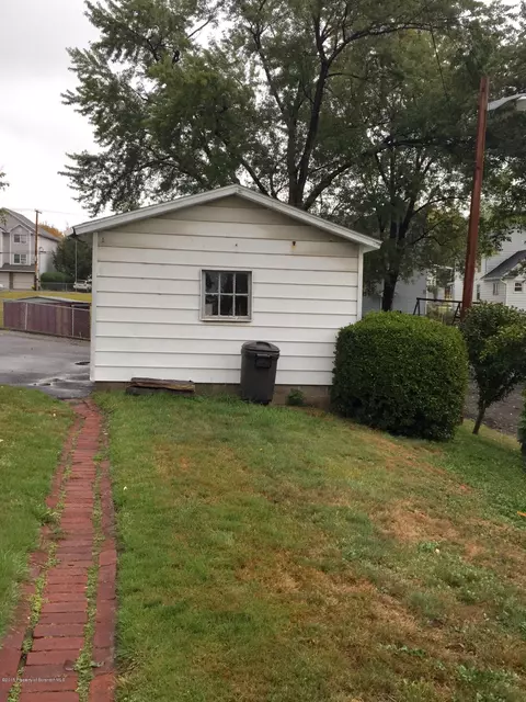 834 E Scott St, Olyphant, PA 18447 photo 21