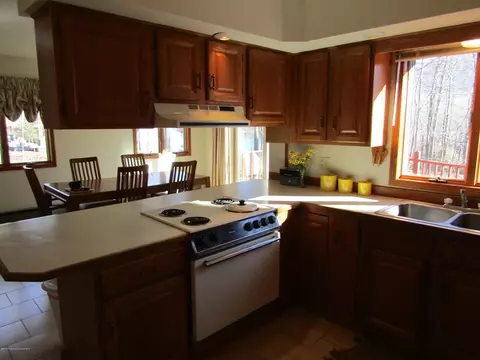 1 La Mesa Dr, Hazleton, PA 18202 photo 14