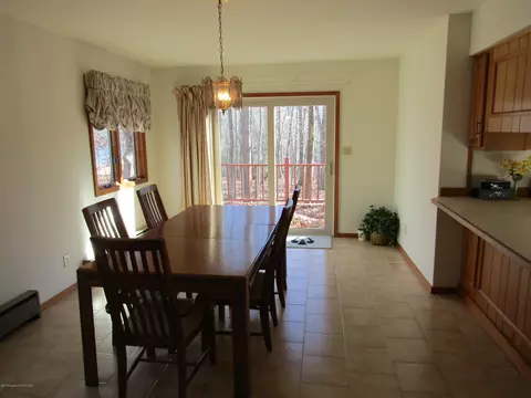 1 La Mesa Dr, Hazleton, PA 18202 photo 9