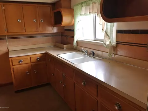 806 Moosic Rd, Old Forge, PA 18518 photo 5