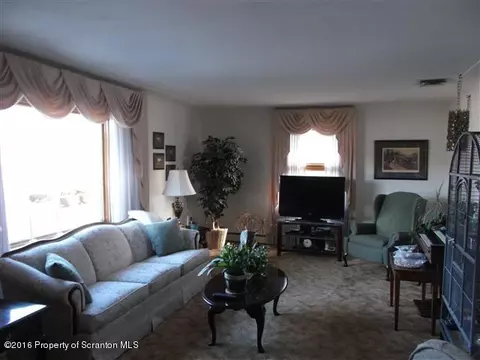 256 E Morton St, Old Forge, PA 18518 photo 4