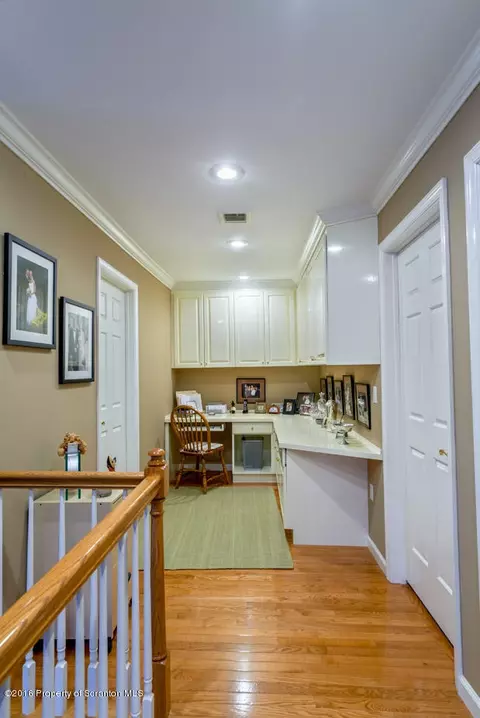 301 Thackeray Close, Moosic, PA 18507 photo 9