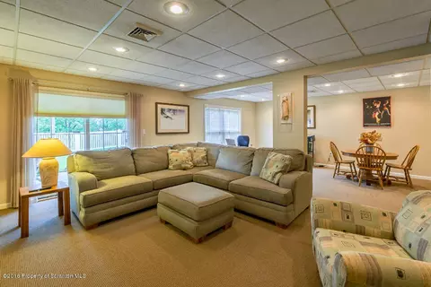 301 Thackeray Close, Moosic, PA 18507 photo 7