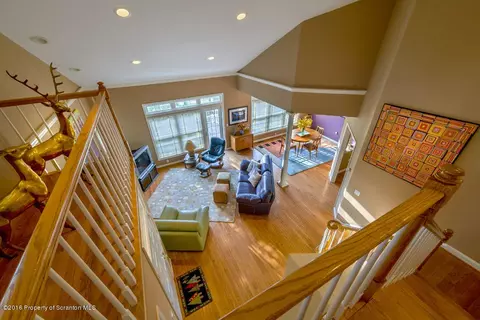 301 Thackeray Close, Moosic, PA 18507 photo 8