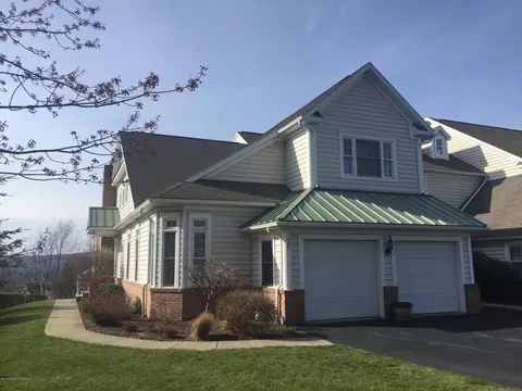 301 Thackeray Close, Moosic, PA 18507 photo 1