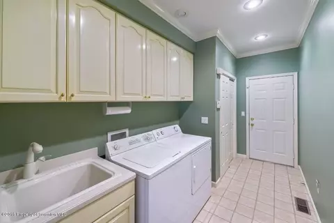 301 Thackeray Close, Moosic, PA 18507 photo 17