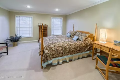 301 Thackeray Close, Moosic, PA 18507 photo 16