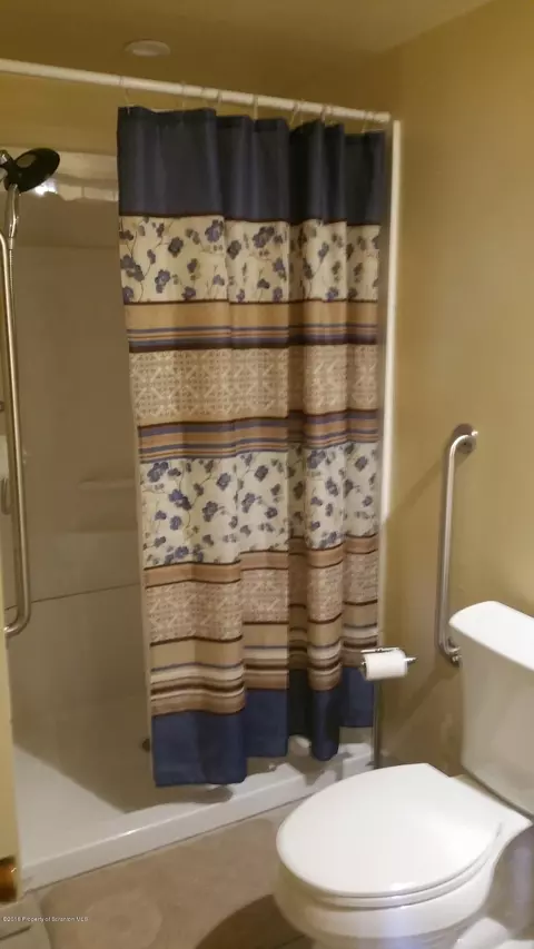 531 W Grace St, Old Forge, PA 18518 photo 6