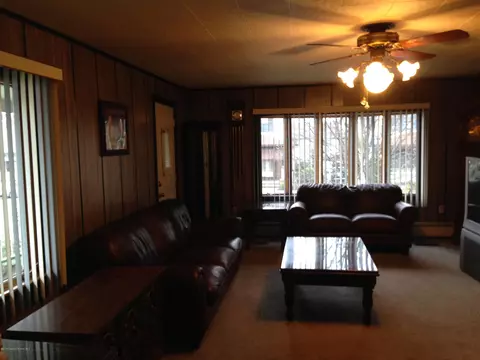 531 Edgar St, Throop, PA 18512 photo 4