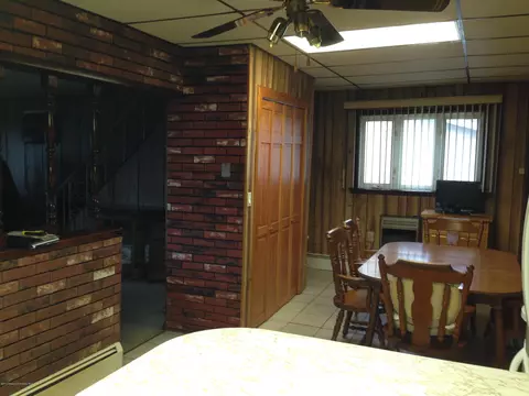 531 Edgar St, Throop, PA 18512 photo 6