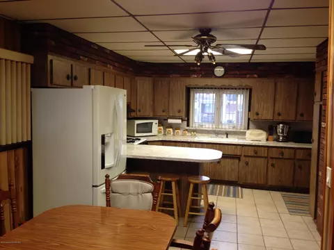 531 Edgar St, Throop, PA 18512 photo 9