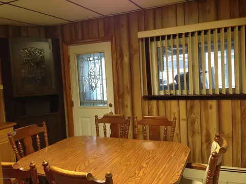 531 Edgar St, Throop, PA 18512 photo 13
