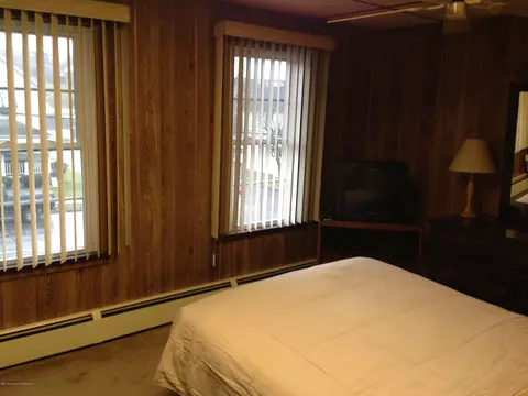 531 Edgar St, Throop, PA 18512 photo 23