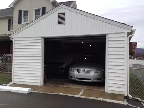 531 Edgar St, Throop, PA 18512 photo 41